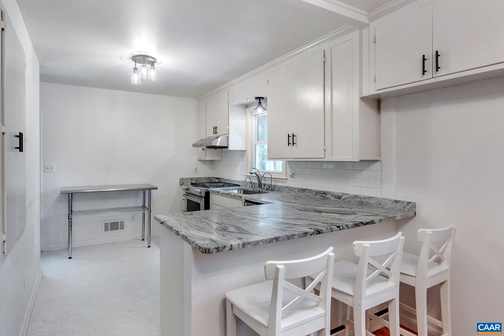 738 LYONS AVE