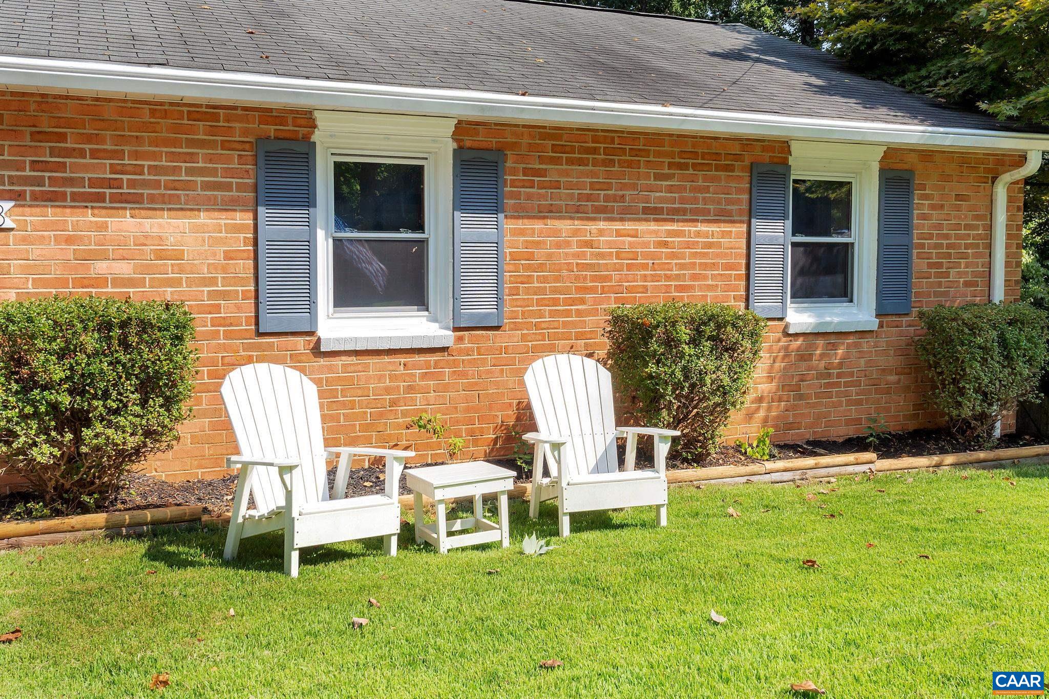 738 LYONS AVE