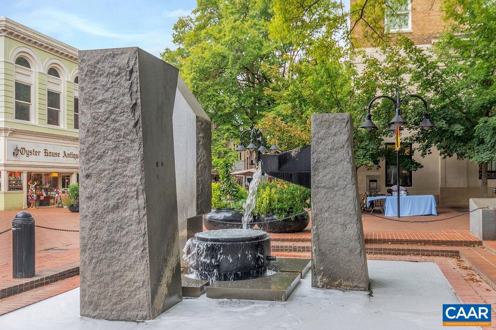 738 LYONS AVE