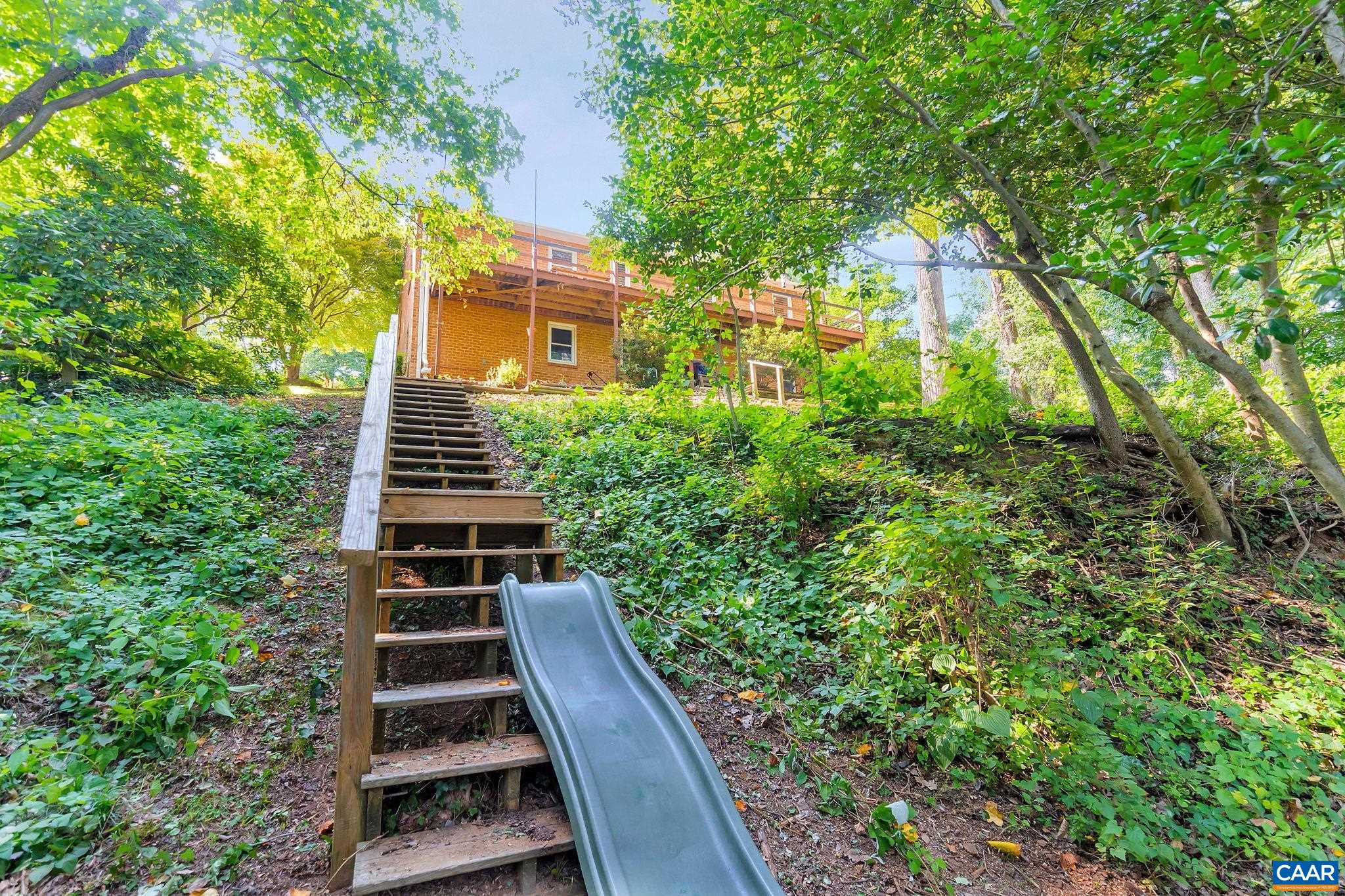 738 LYONS AVE