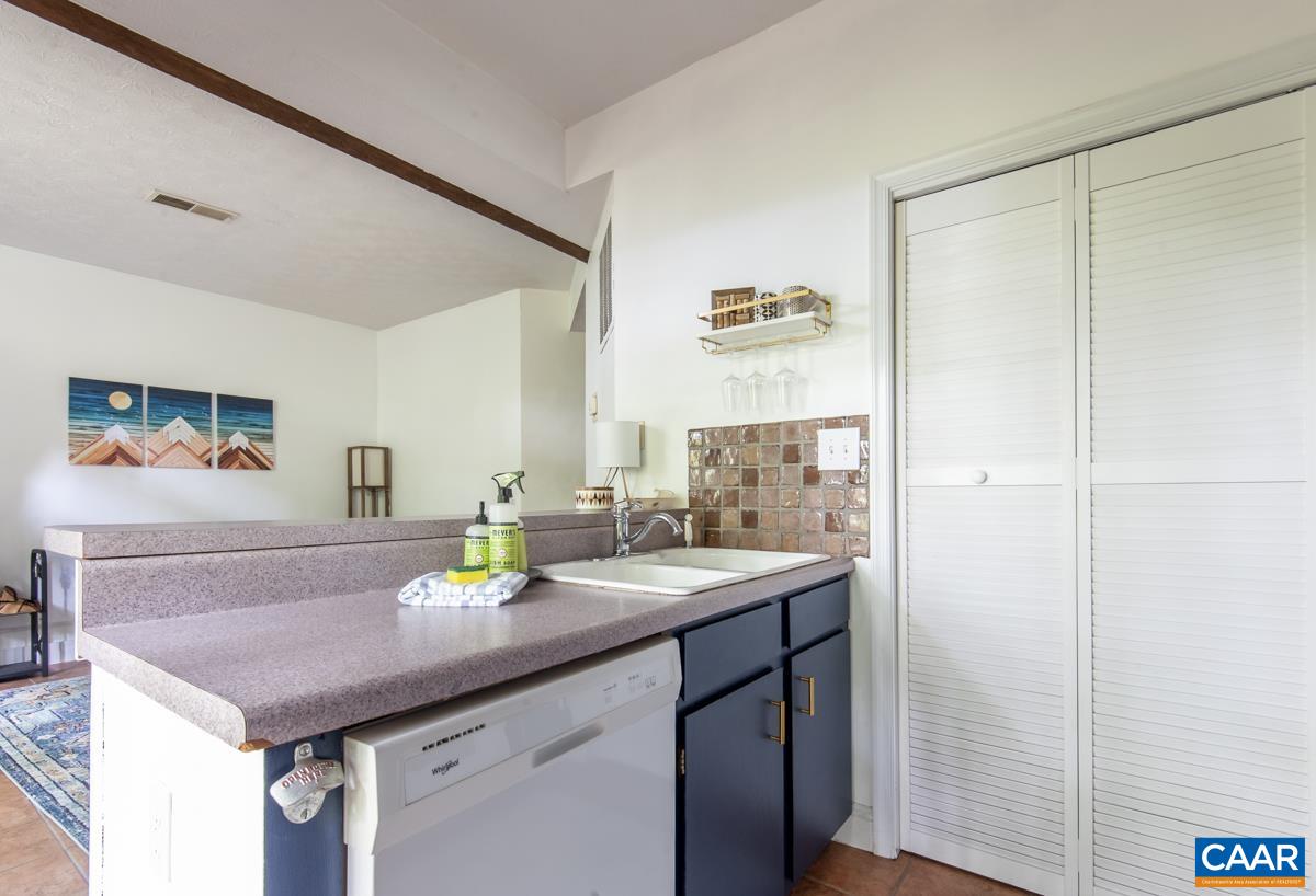 704 LAURELWOOD CONDOS Unit: 704