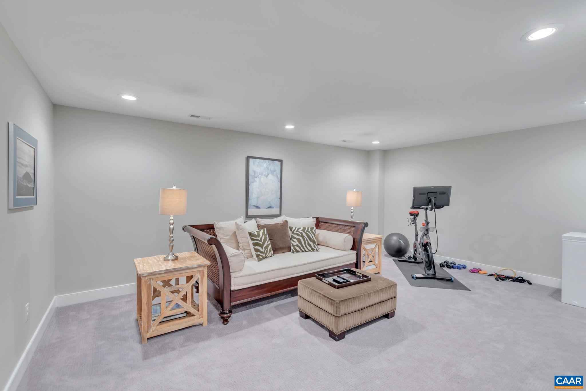 772 GOLF VIEW DR