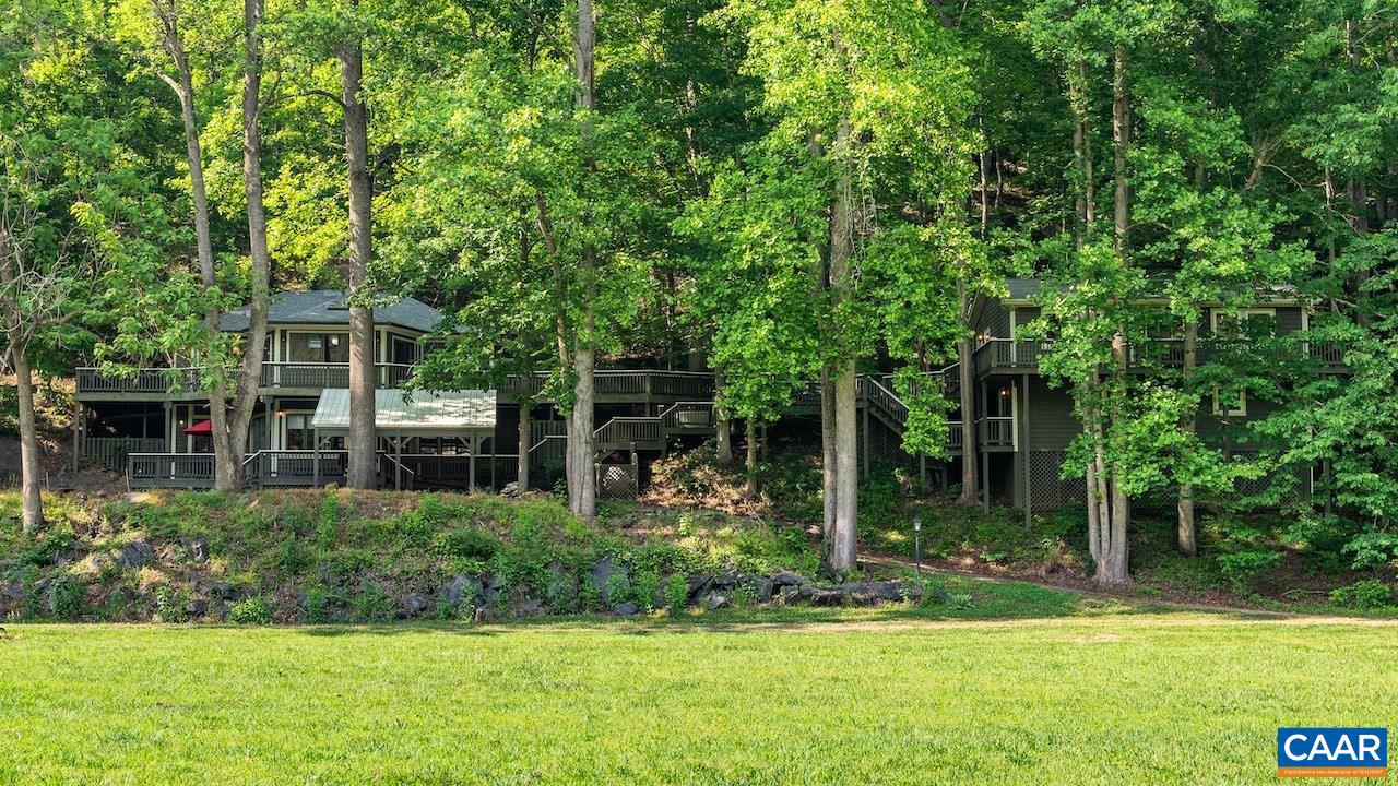 722 CREEKSIDE LN