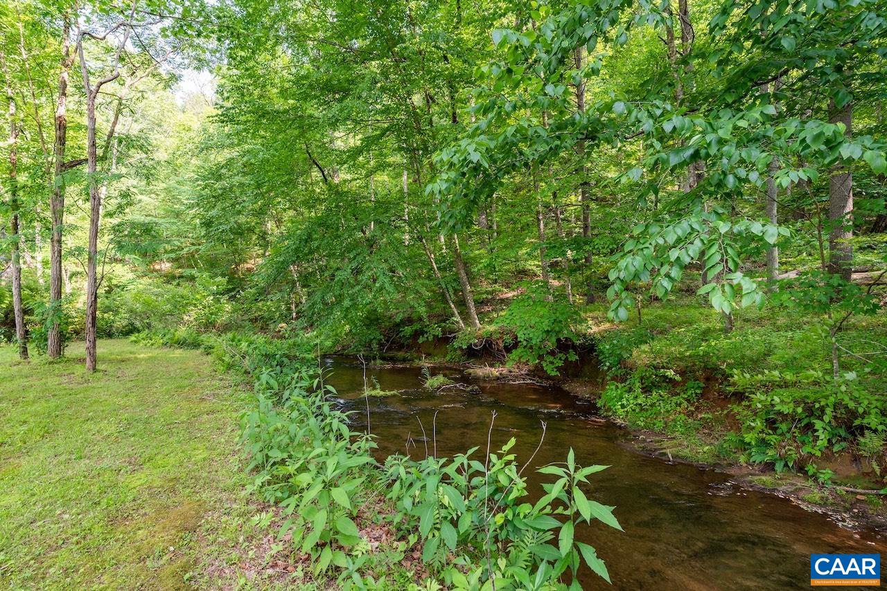 722 CREEKSIDE LN