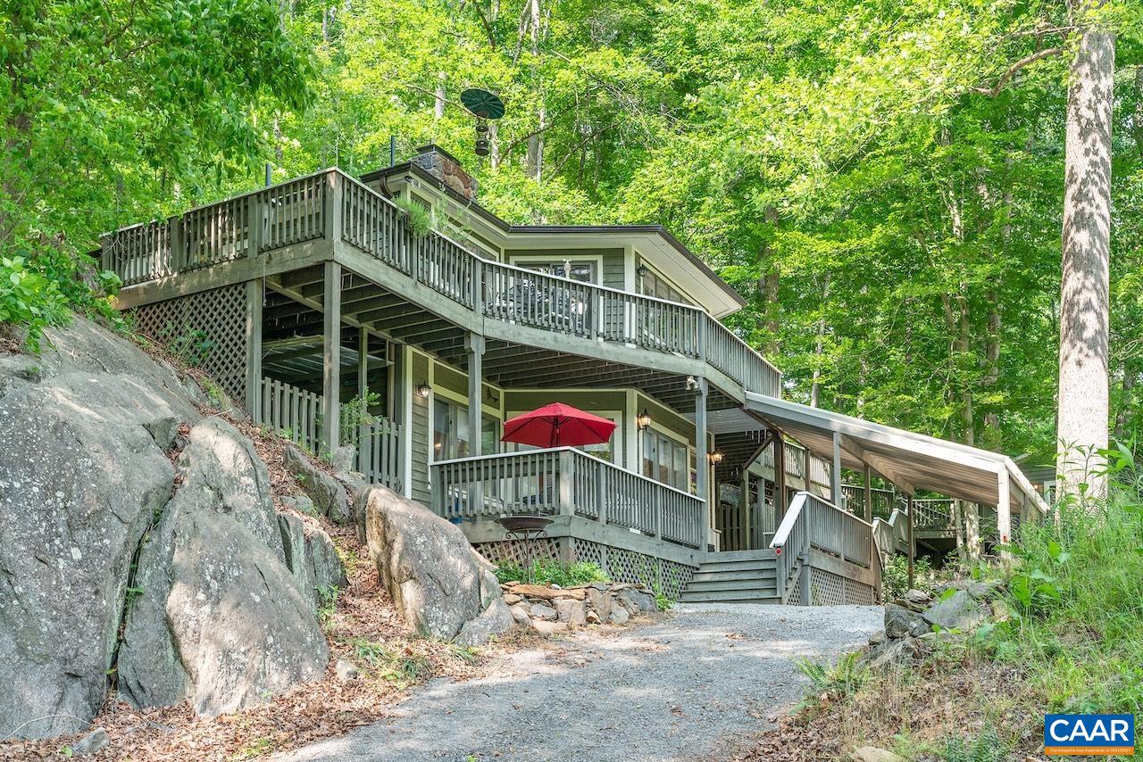 722 CREEKSIDE LN