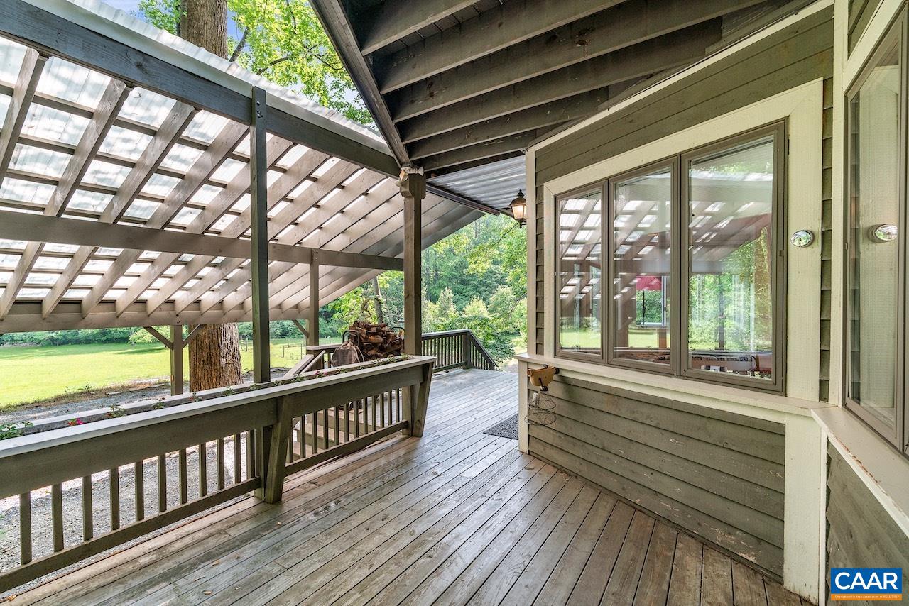 722 CREEKSIDE LN
