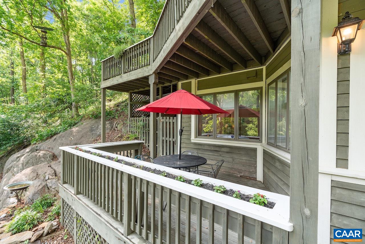 722 CREEKSIDE LN
