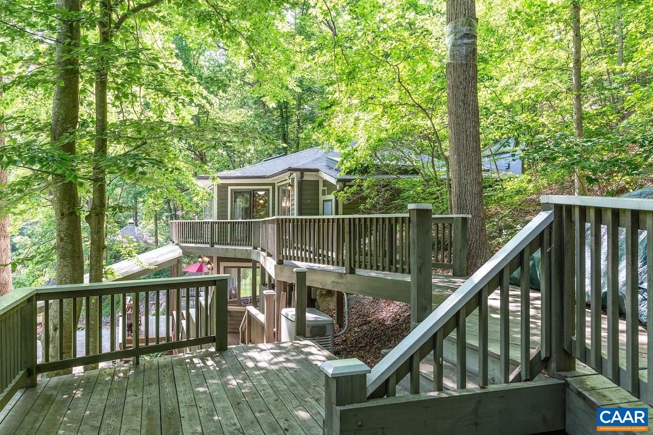 722 CREEKSIDE LN