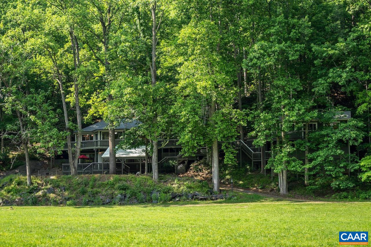 722 CREEKSIDE LN