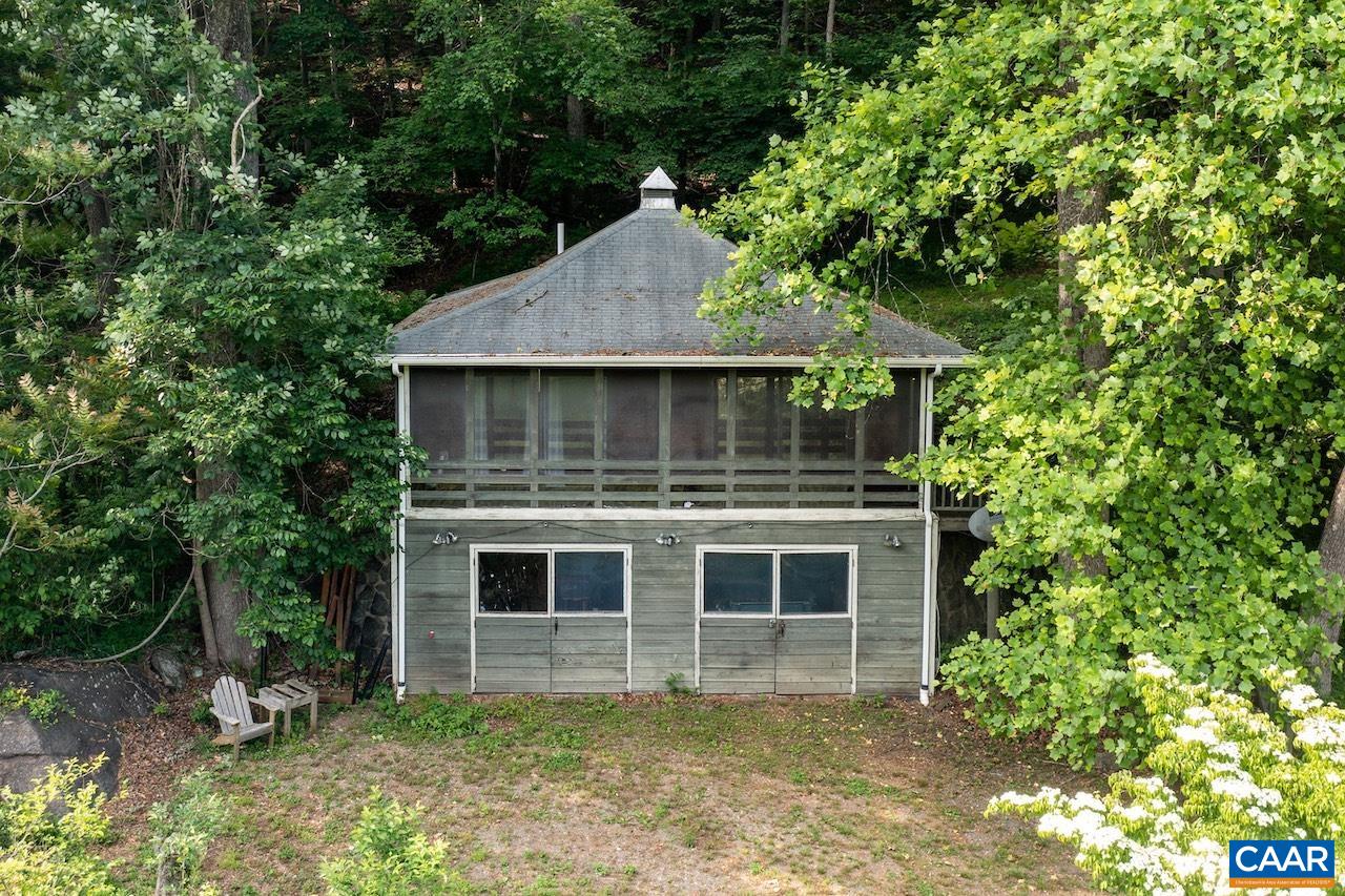 722 CREEKSIDE LN