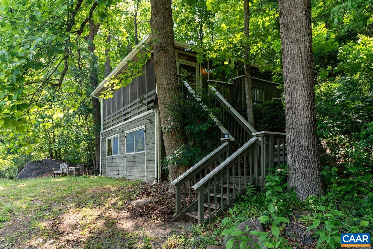 722 CREEKSIDE LN