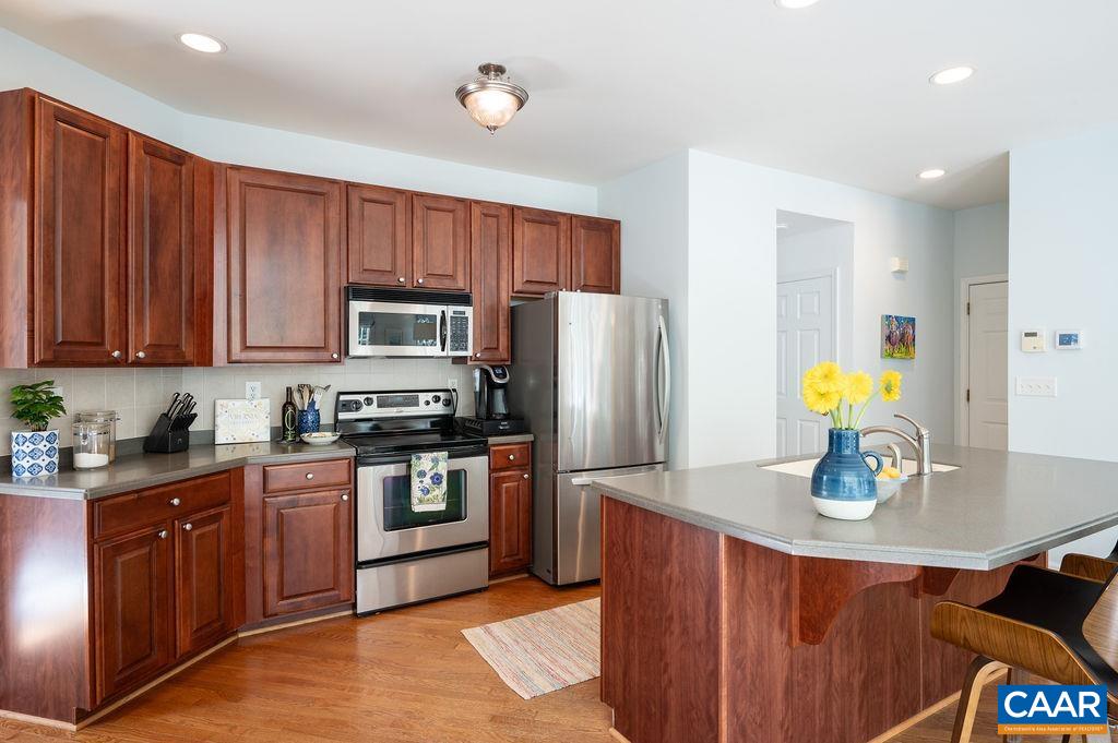 3280 TURNBERRY CIR