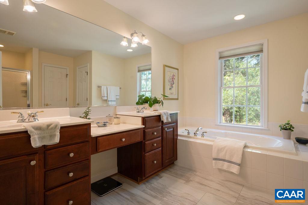 3280 TURNBERRY CIR