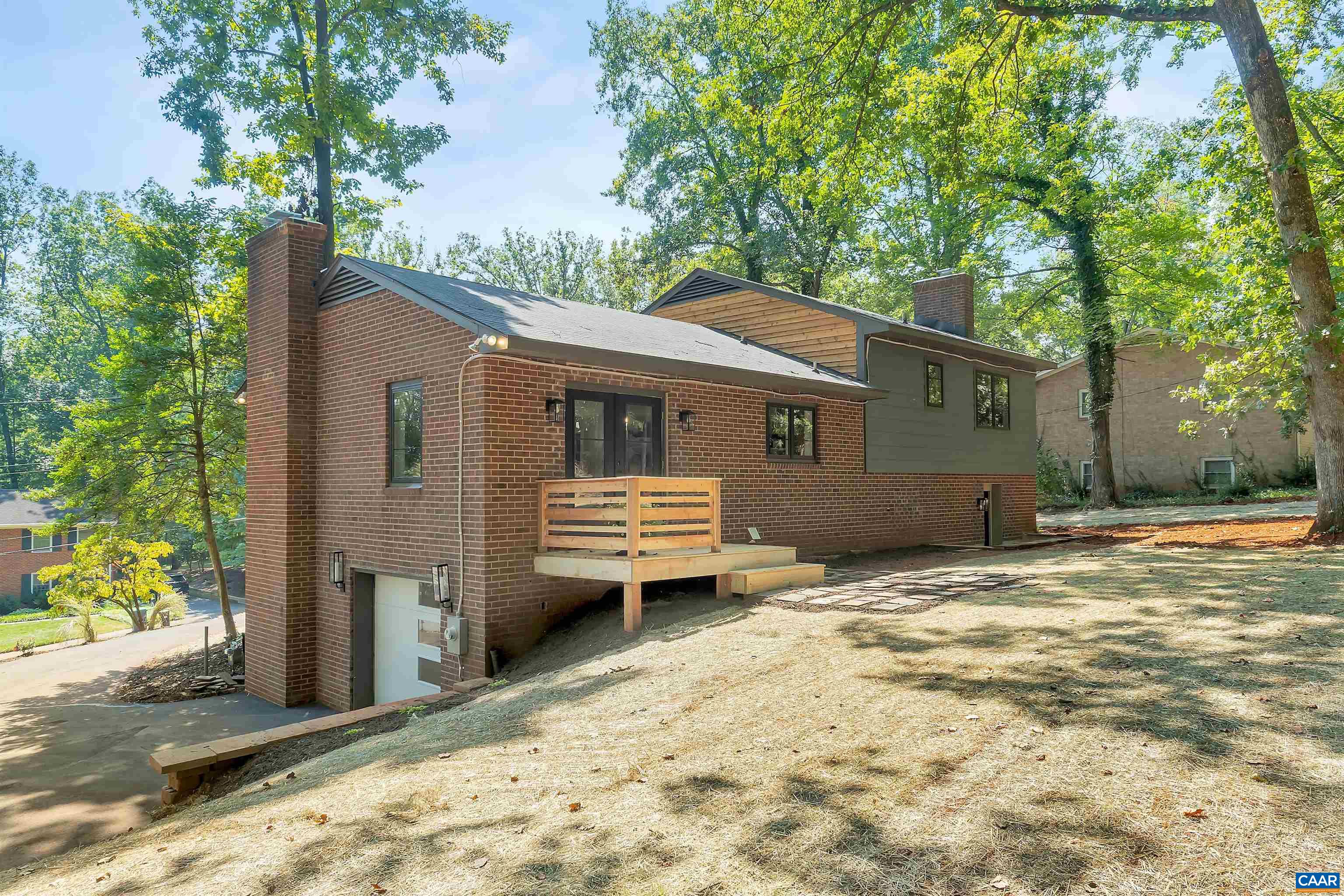 2419 HILLWOOD PL