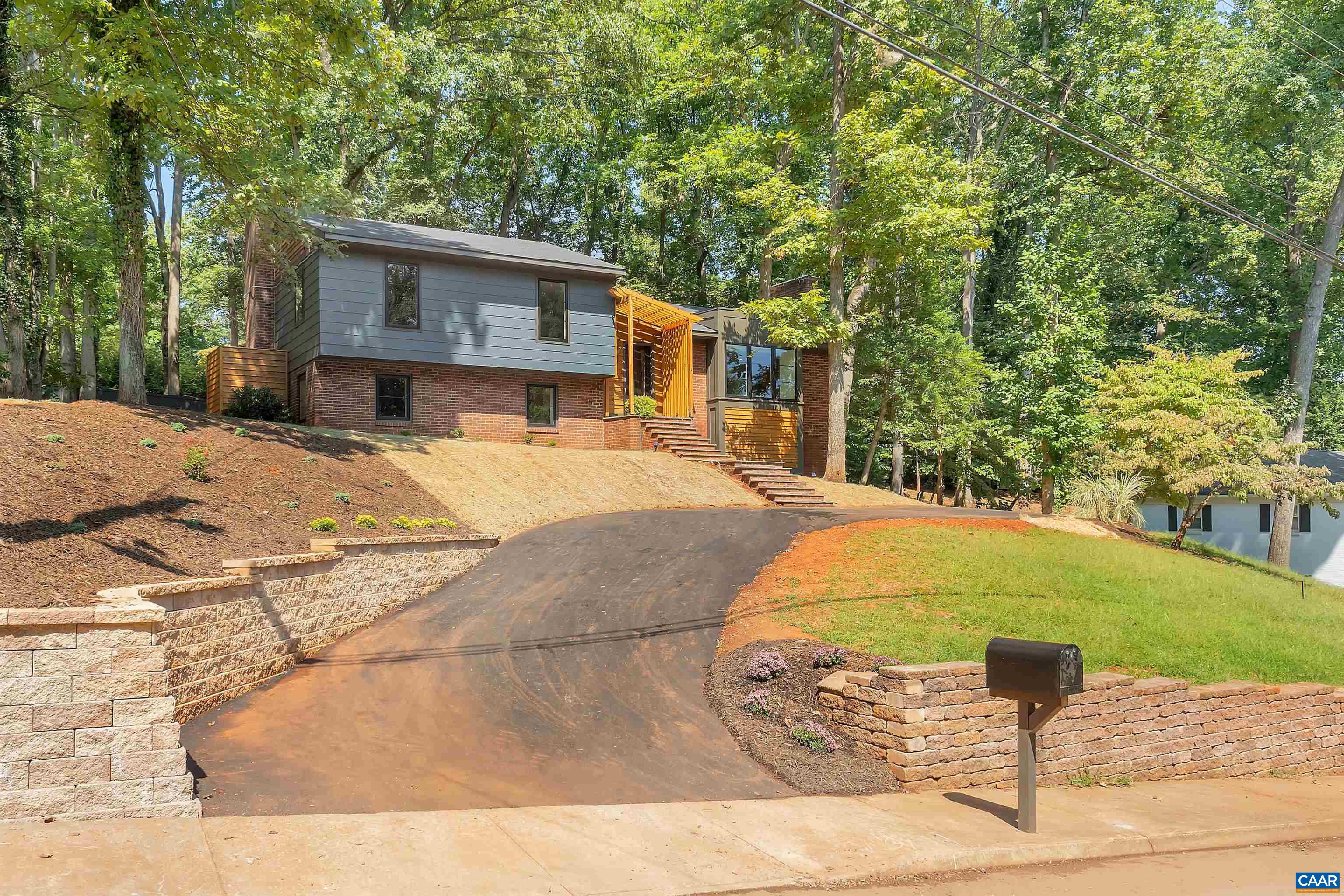 2419 HILLWOOD PL