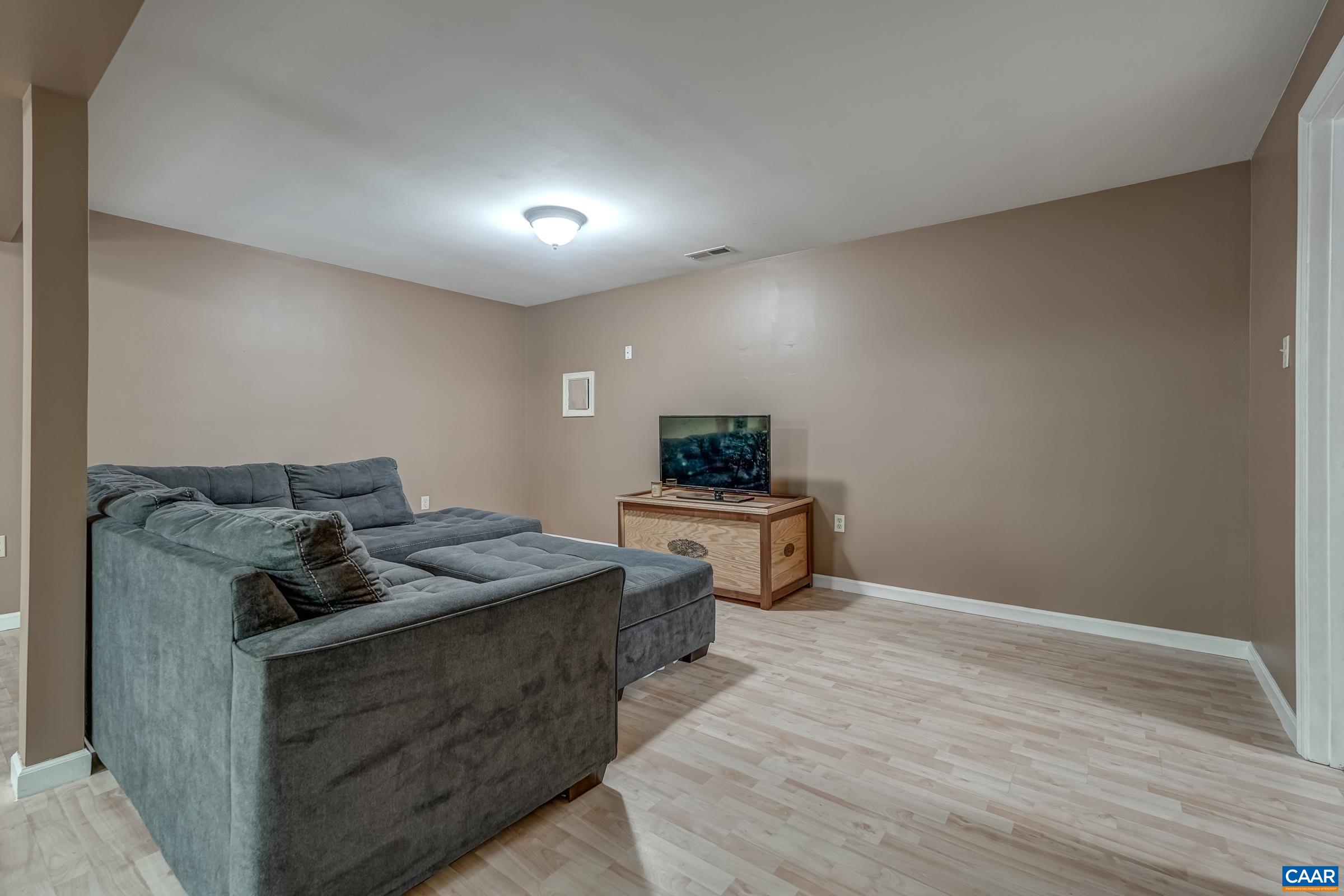 117 LARKSPUR RD