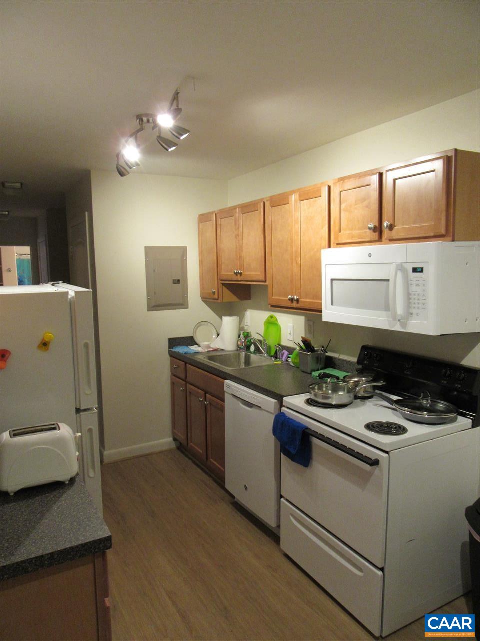 1800 JEFFERSON PARK AVE Unit: 17