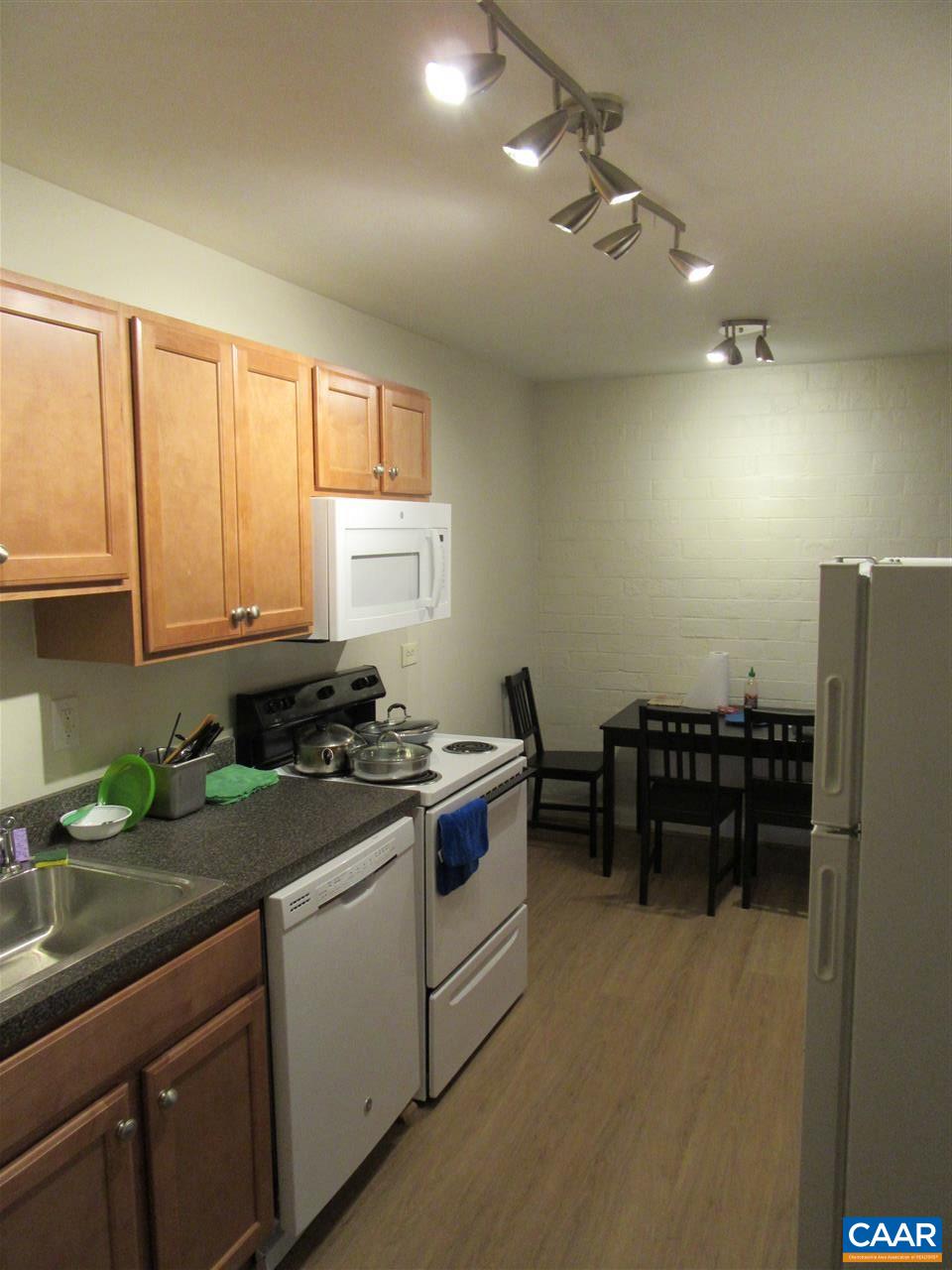 1800 JEFFERSON PARK AVE Unit: 17