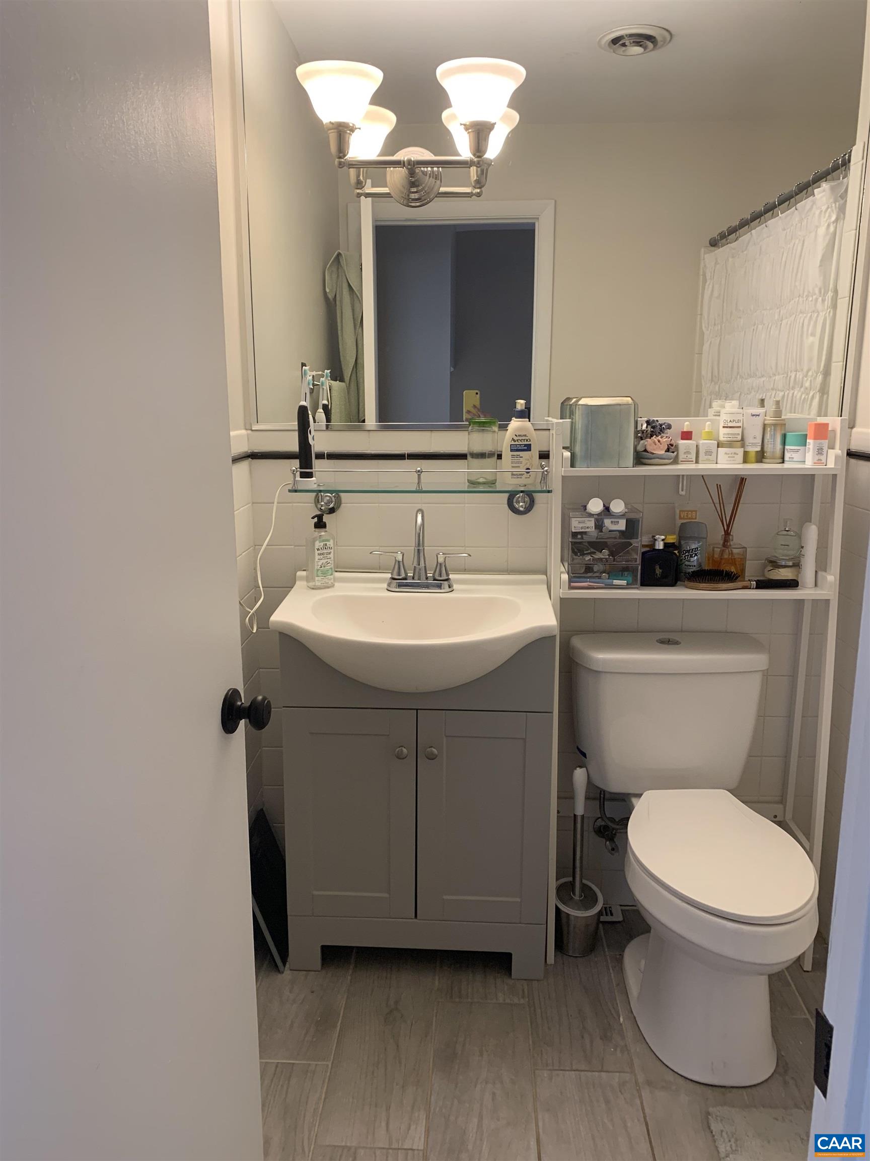 2434 ARLINGTON BLVD Unit: d4