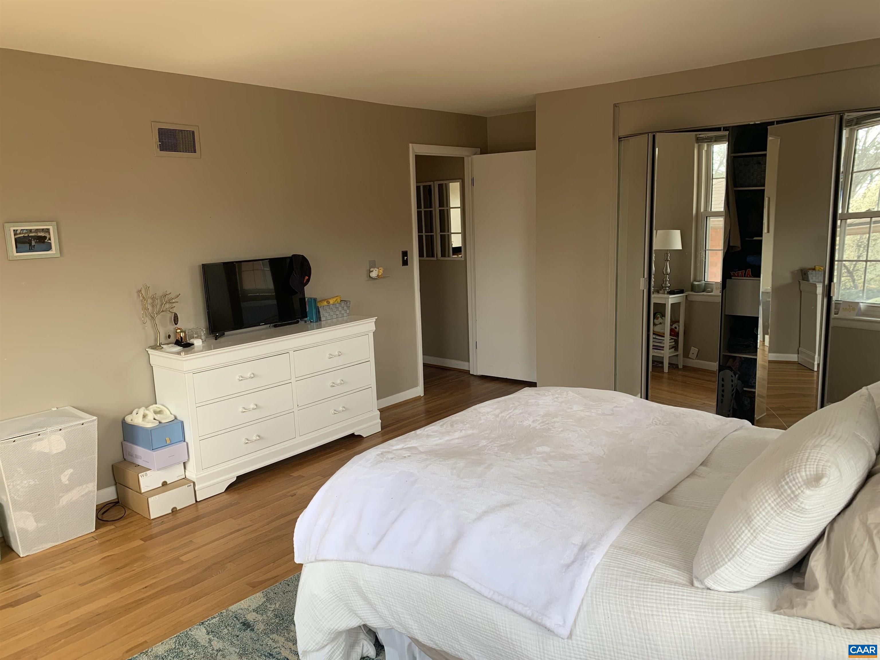2434 ARLINGTON BLVD Unit: d4