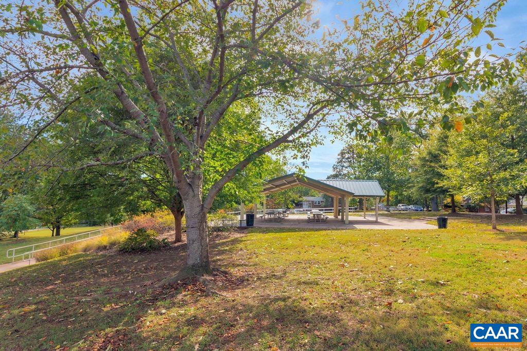 617 SHAMROCK RD