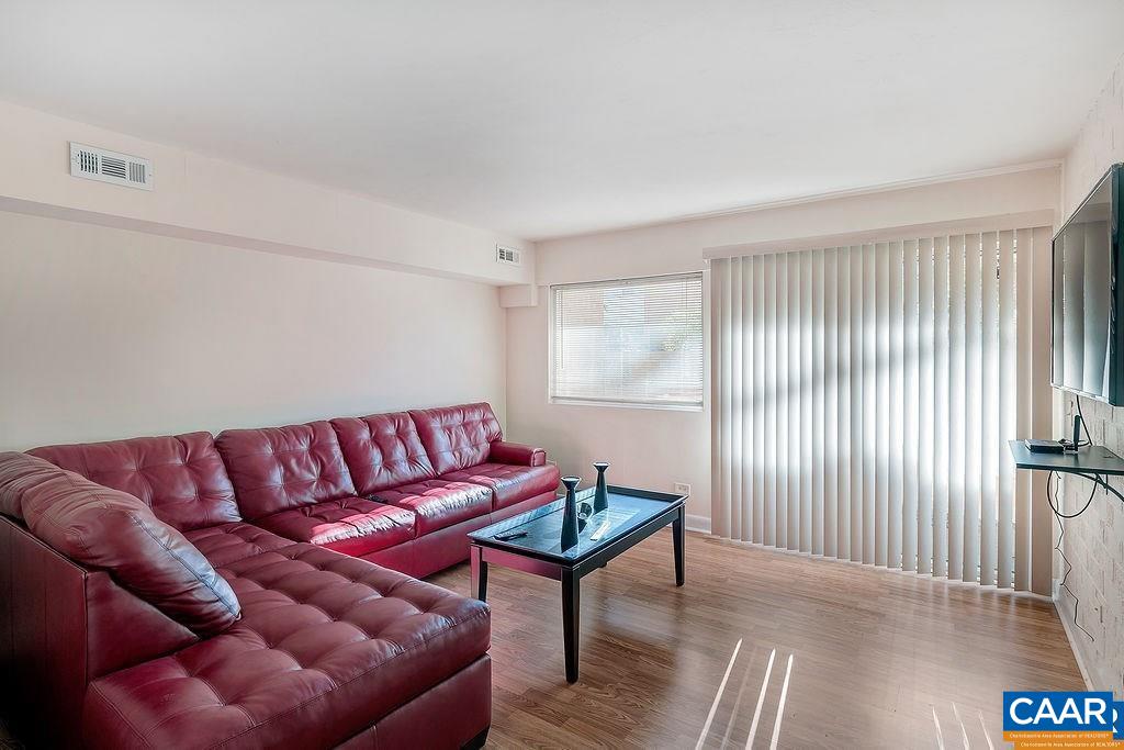 1800 JEFFERSON PARK AVE Unit: 16
