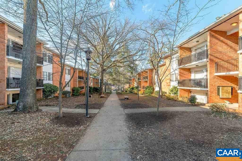 1800 JEFFERSON PARK AVE Unit: 16