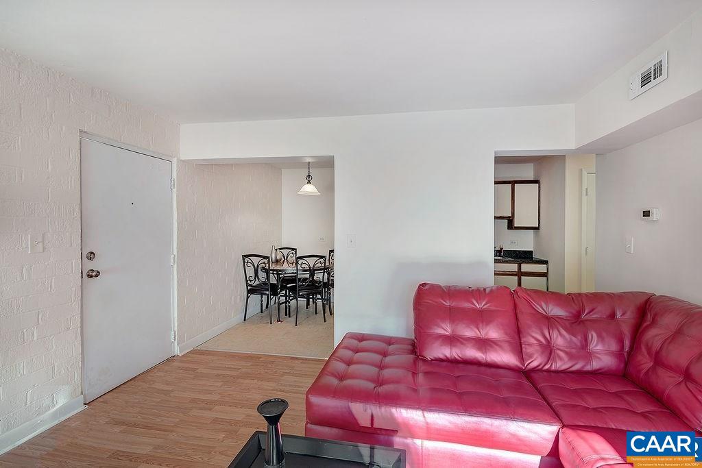 1800 JEFFERSON PARK AVE Unit: 16