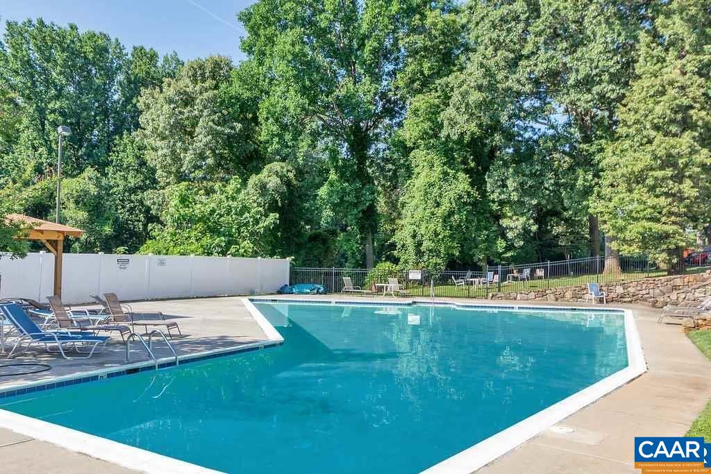 1800 JEFFERSON PARK AVE Unit: 16