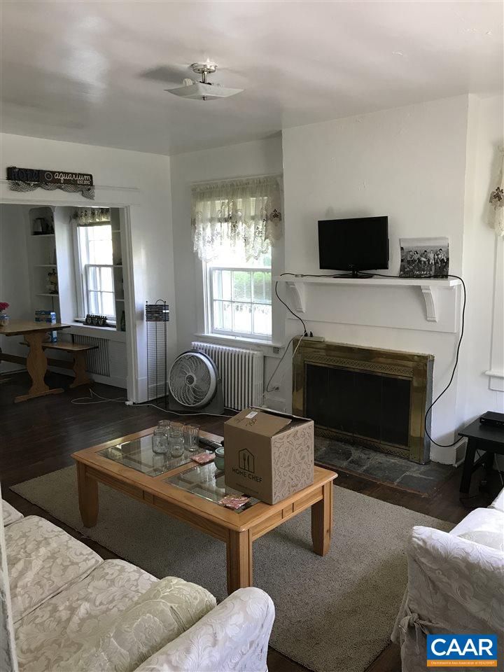 513 VALLEY RD
