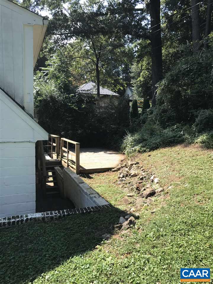 513 VALLEY RD