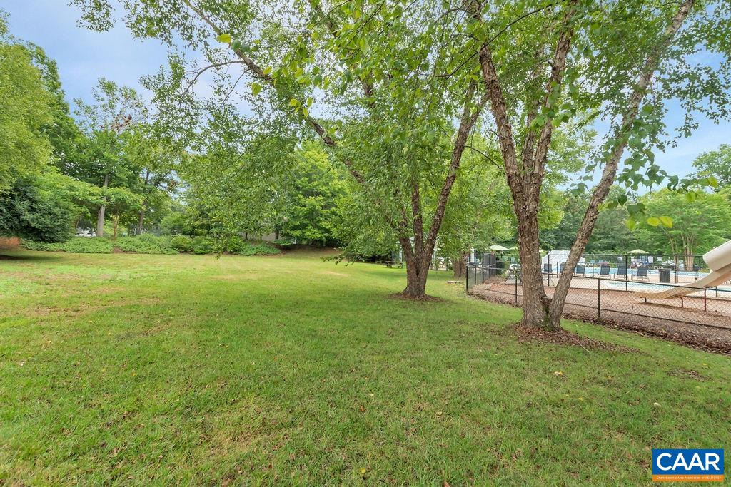 1220 DUNLORA DR