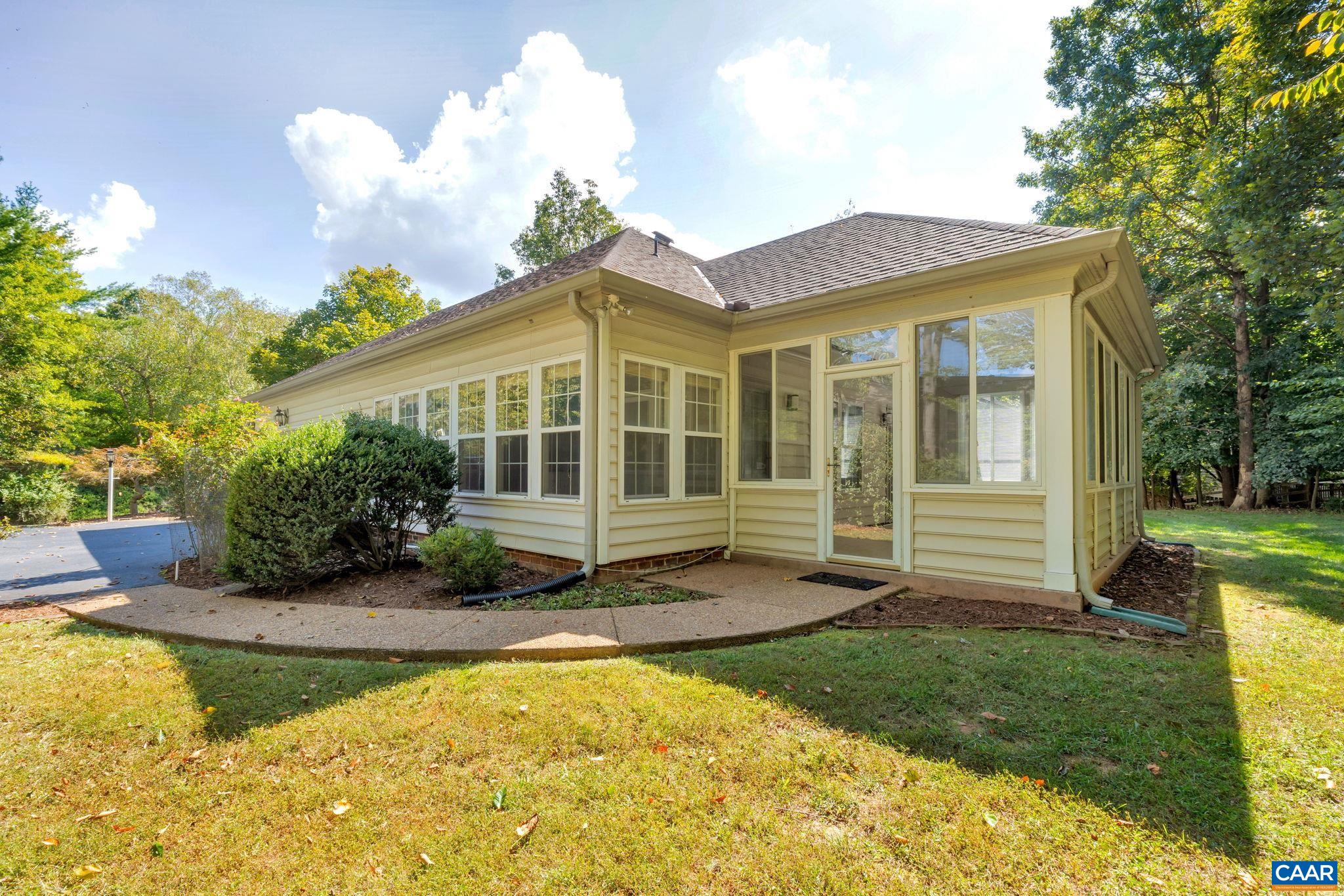 1220 DUNLORA DR