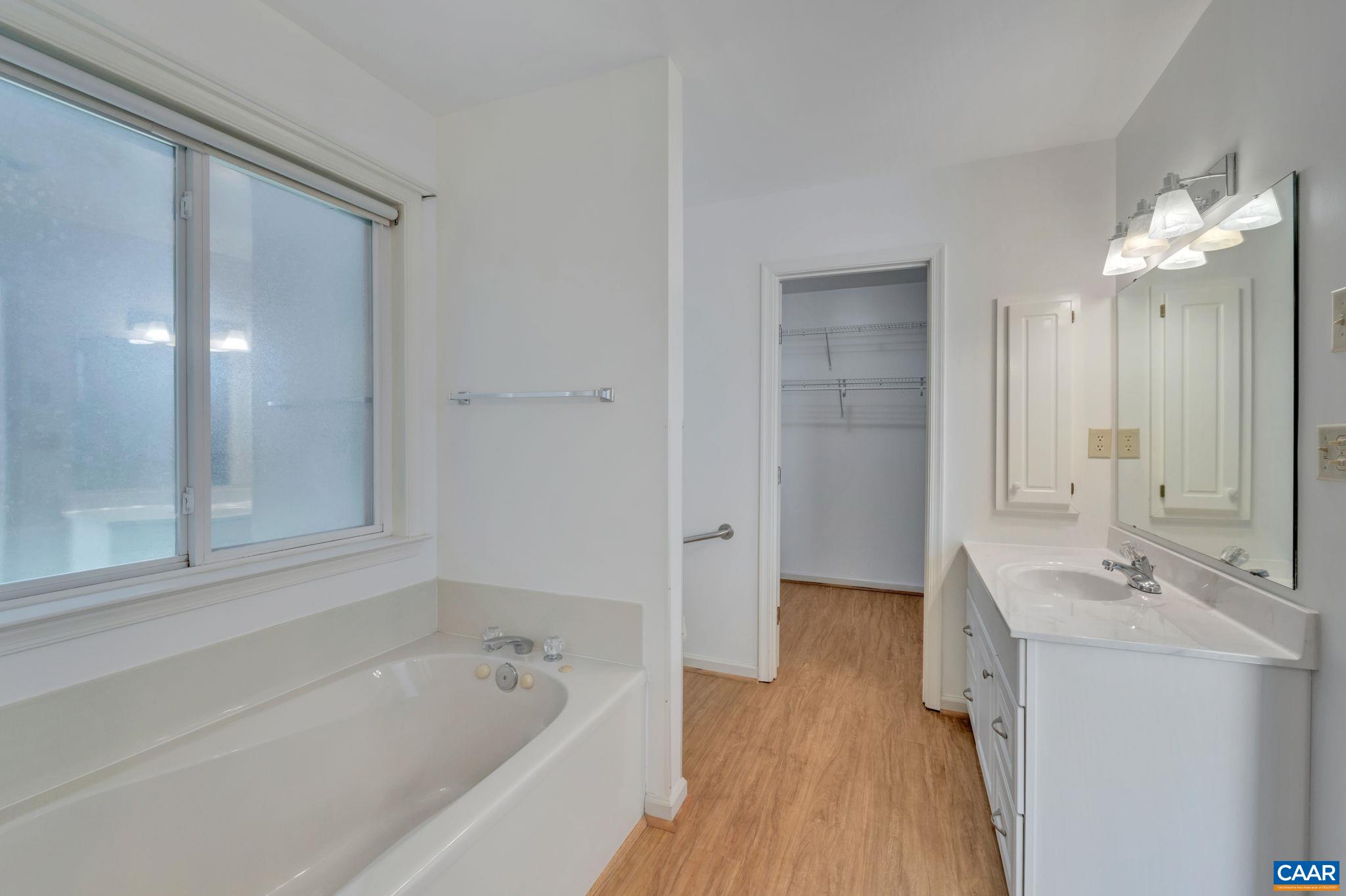 1220 DUNLORA DR