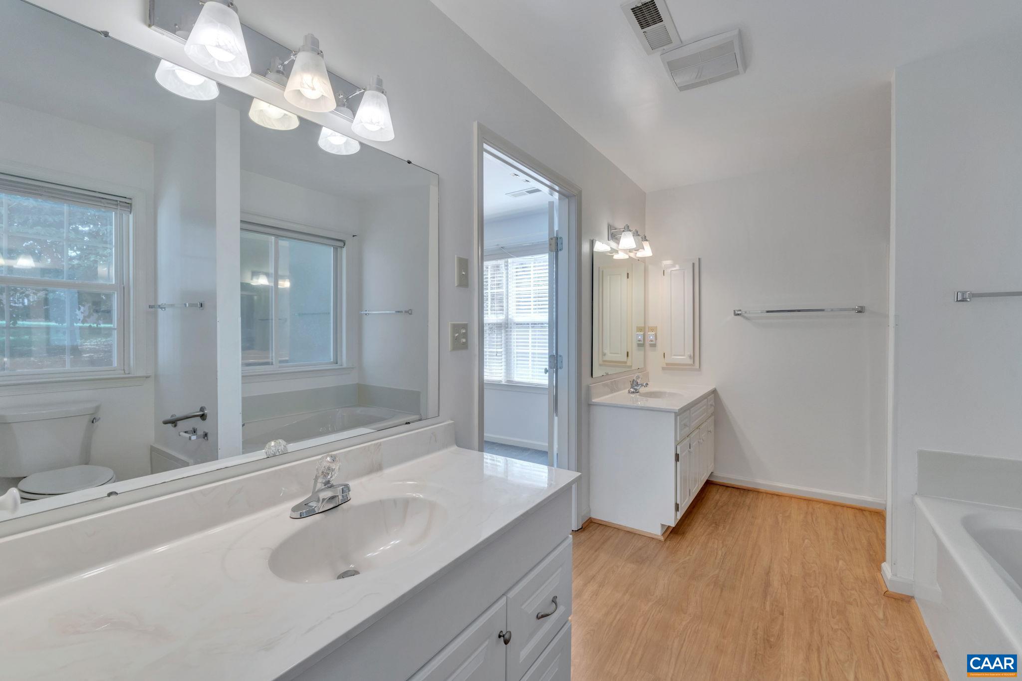 1220 DUNLORA DR
