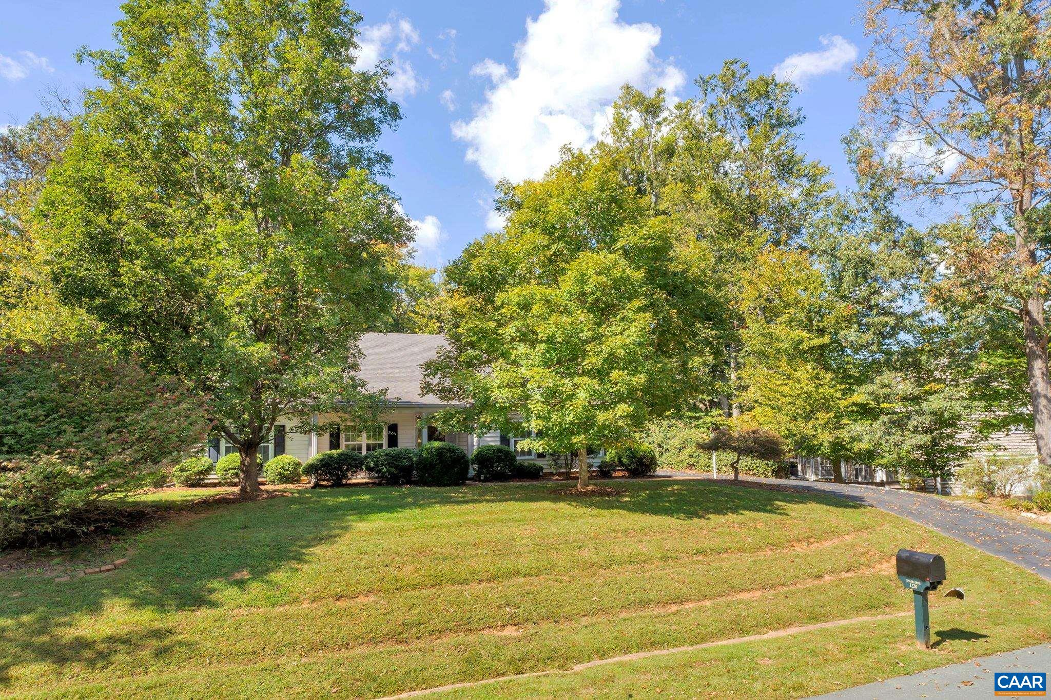 1220 DUNLORA DR