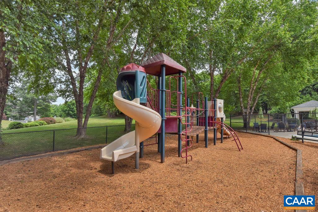 1220 DUNLORA DR