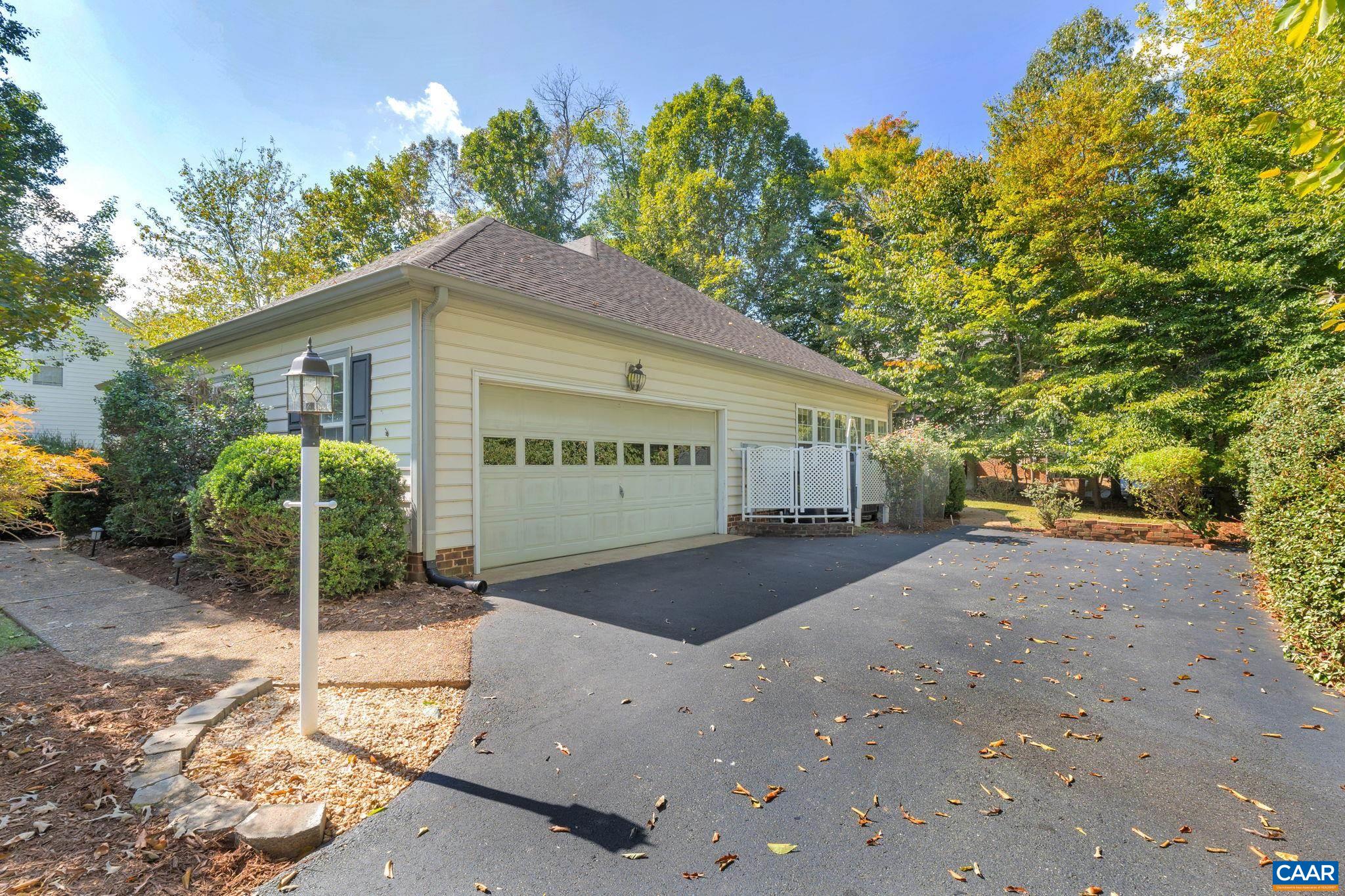 1220 DUNLORA DR