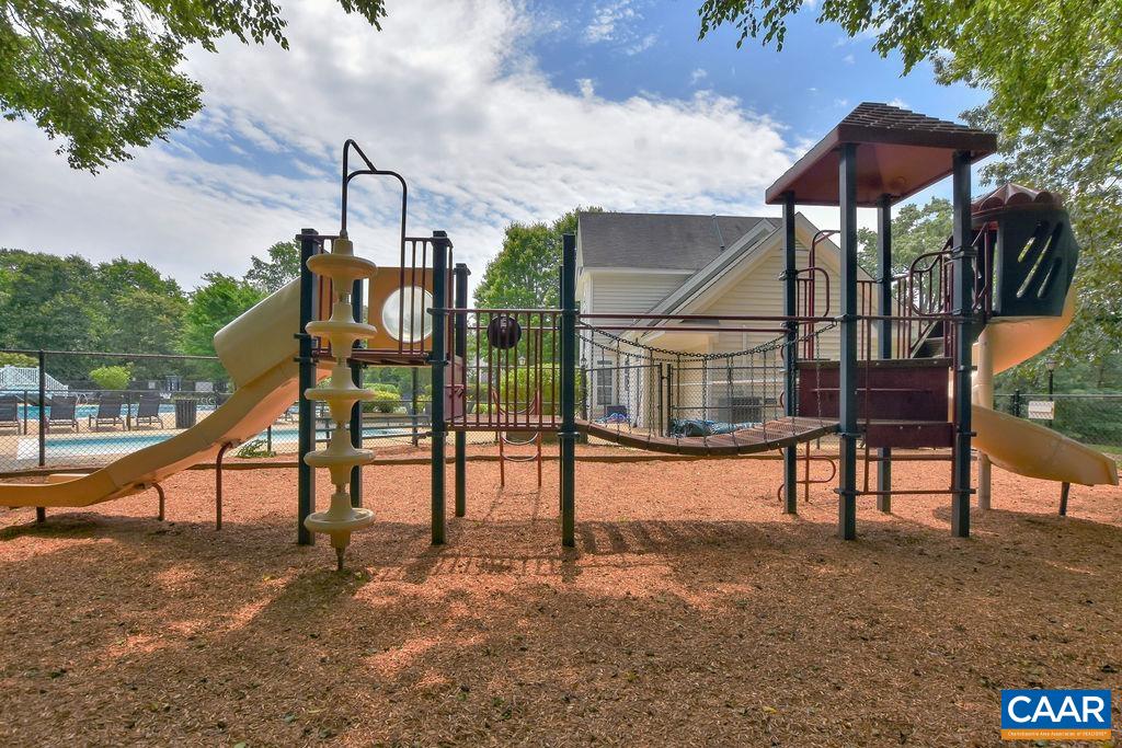 1220 DUNLORA DR