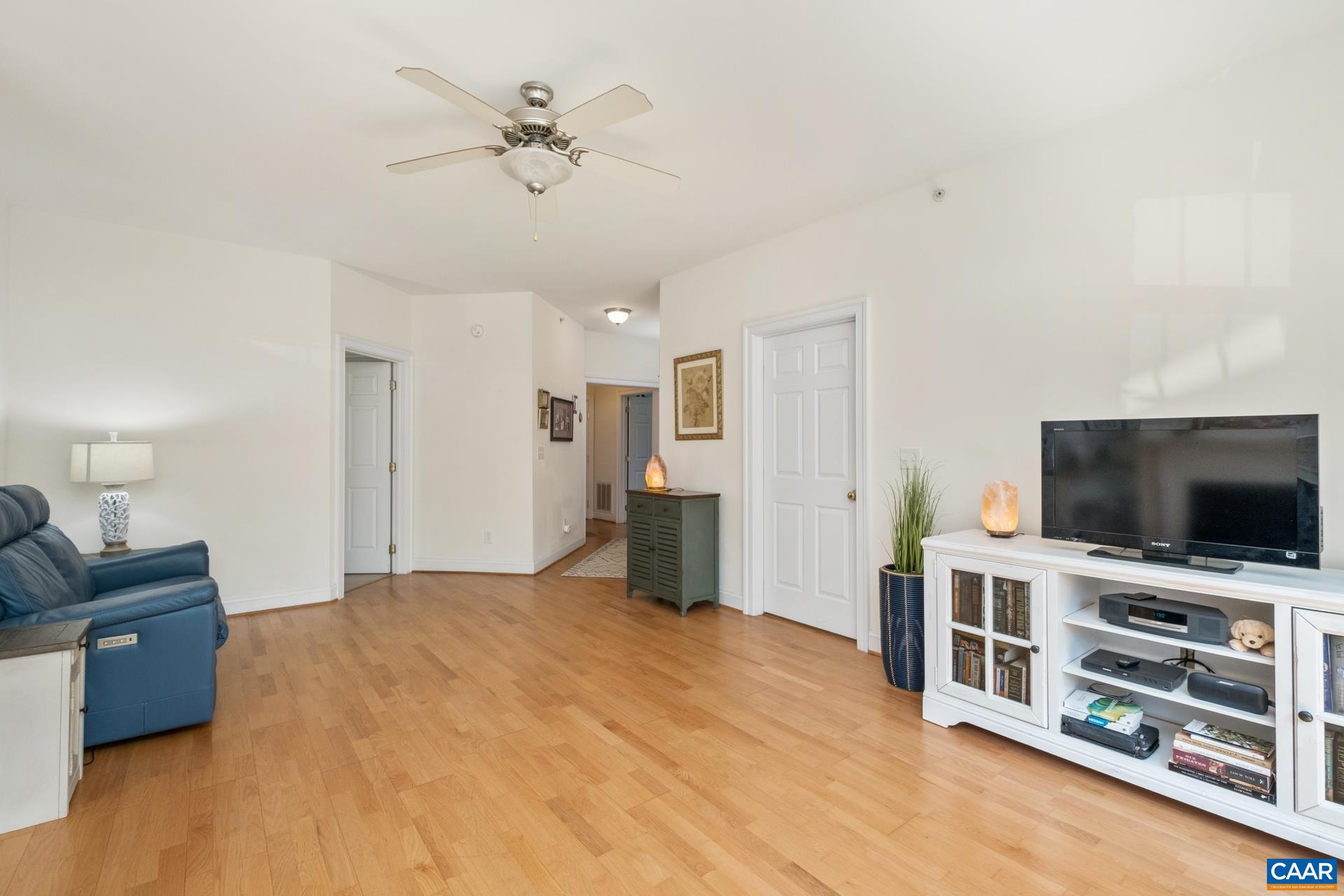 950 GLENWOOD STATION LN Unit: 102