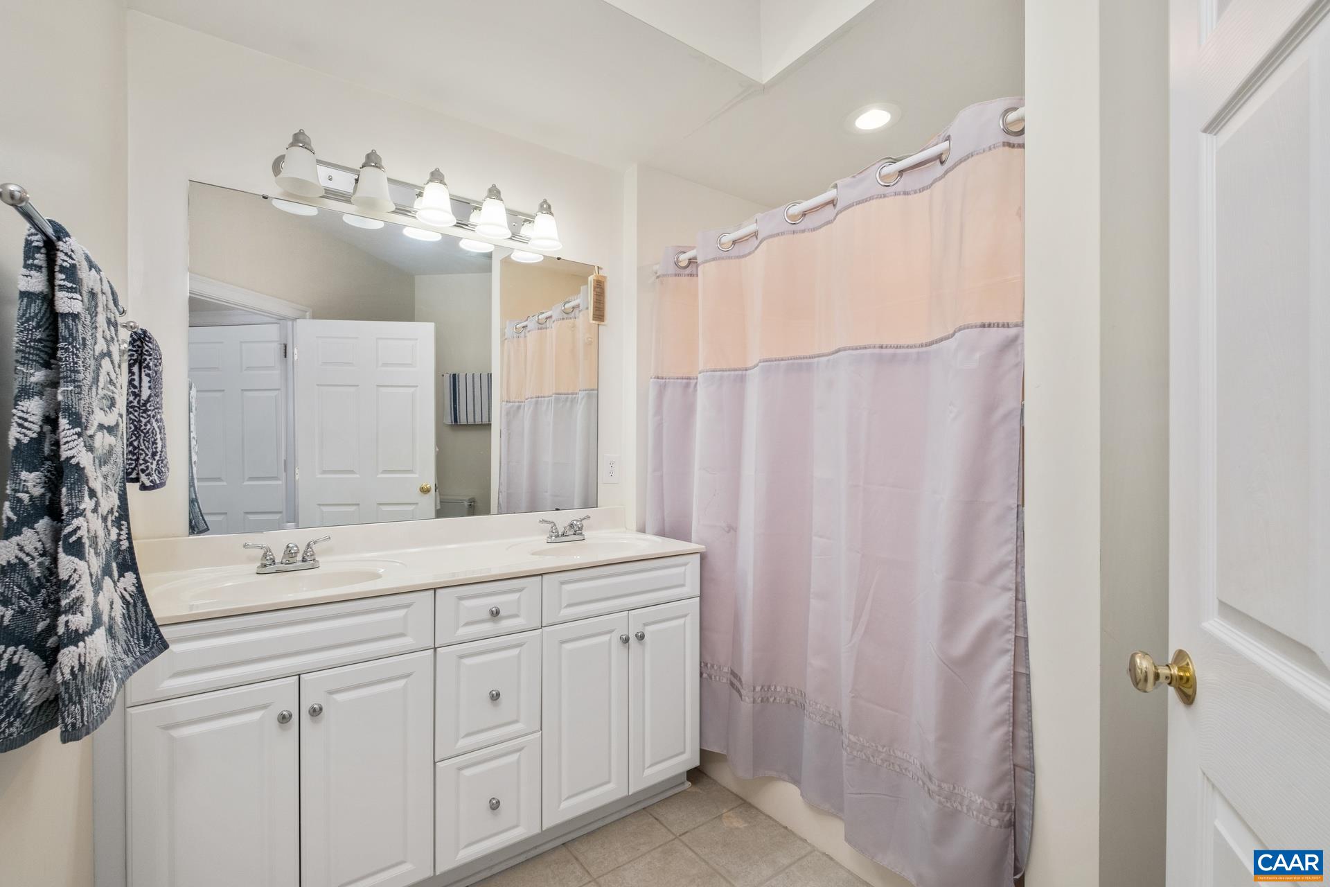 950 GLENWOOD STATION LN Unit: 102
