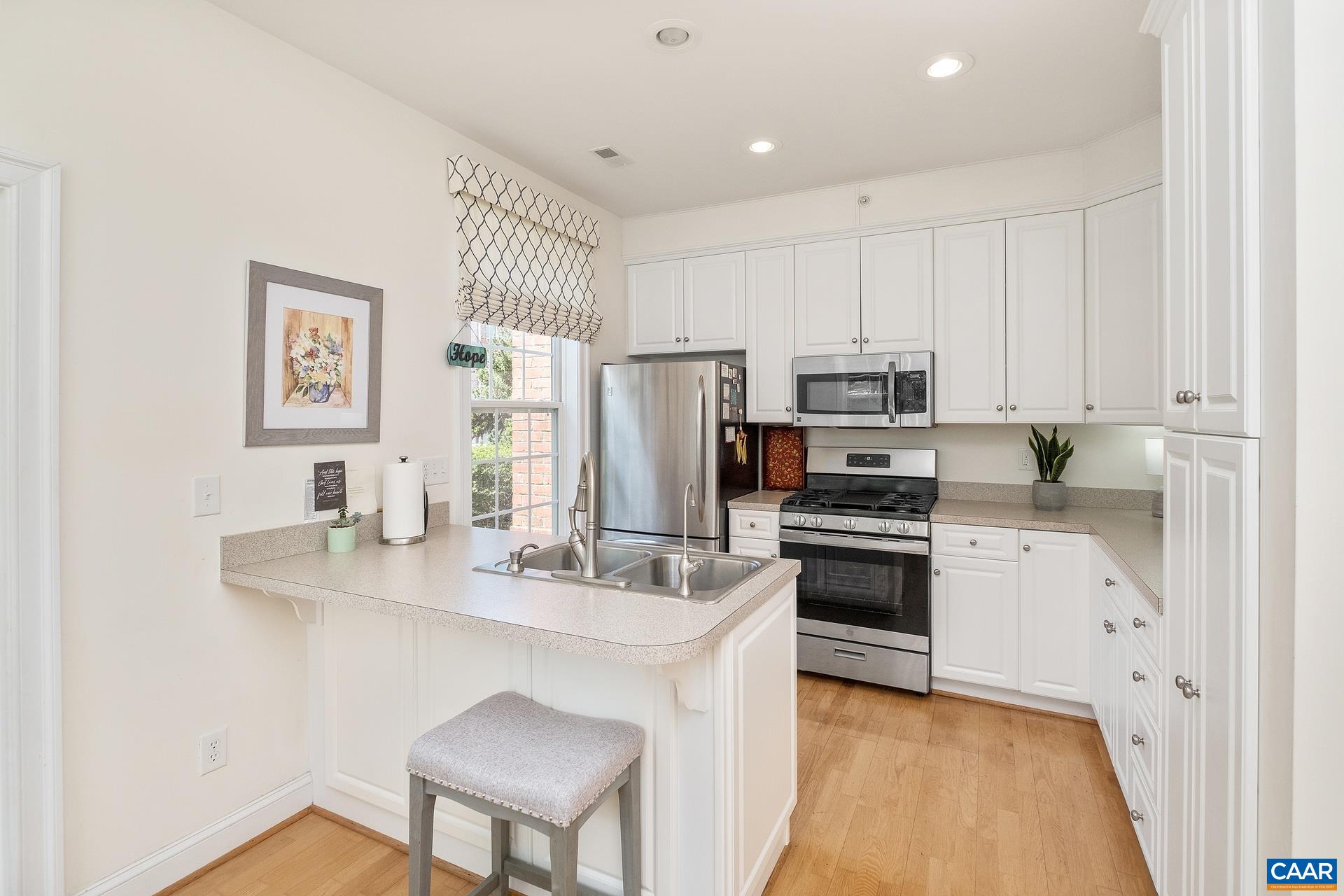 950 GLENWOOD STATION LN Unit: 102