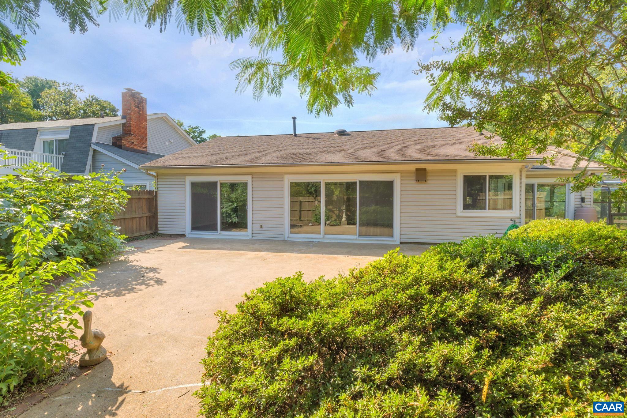 295 TENNIS DR