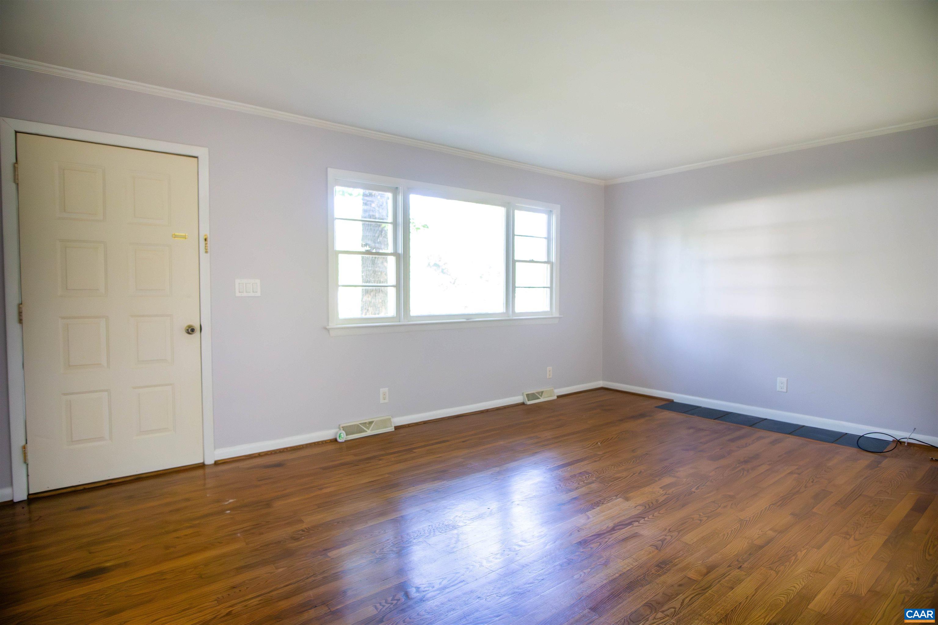 208 LOCUST LN