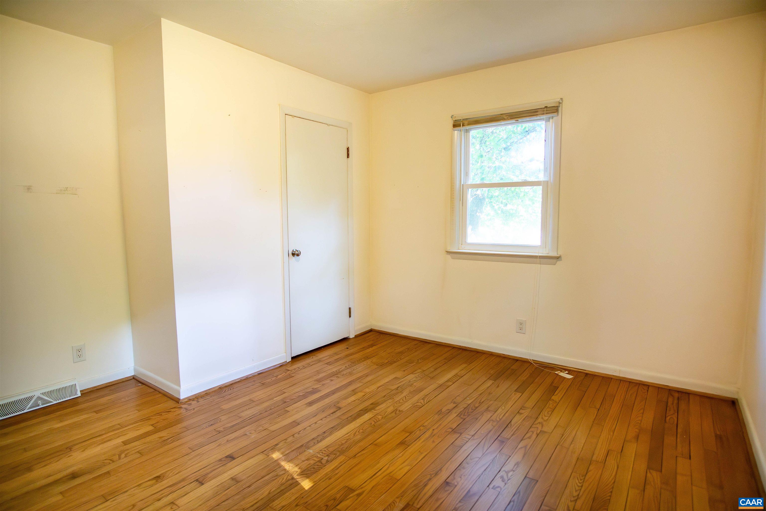 208 LOCUST LN