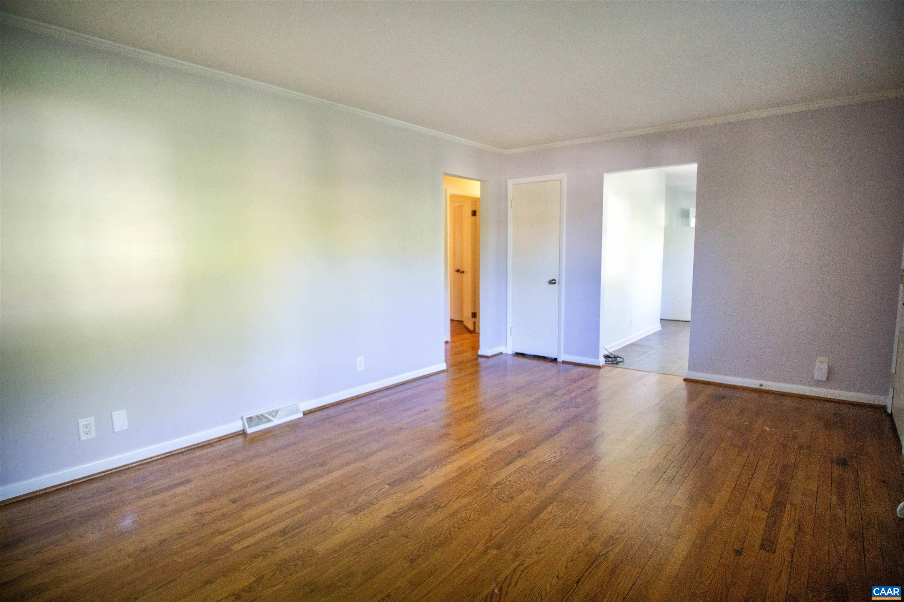 208 LOCUST LN