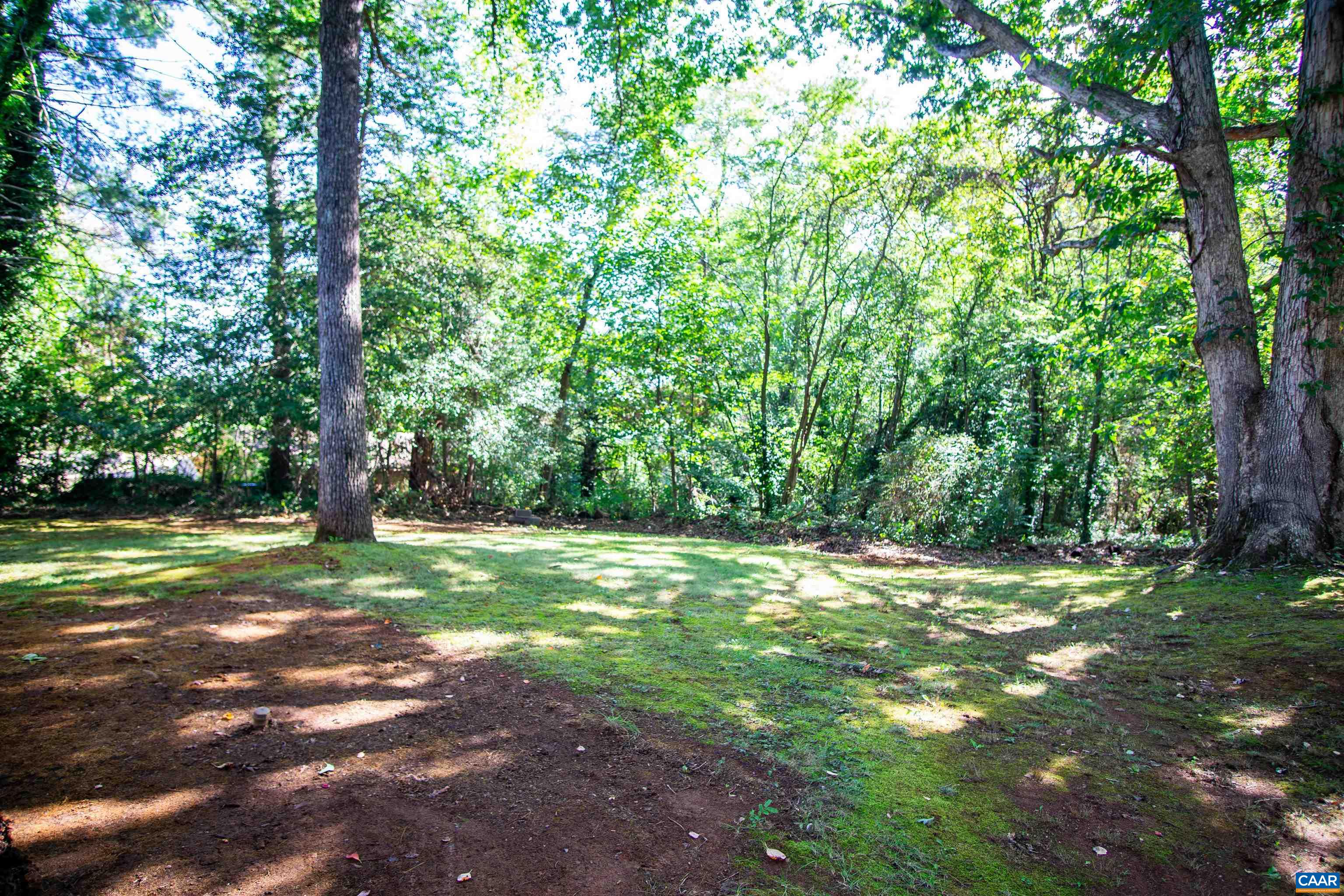 208 LOCUST LN