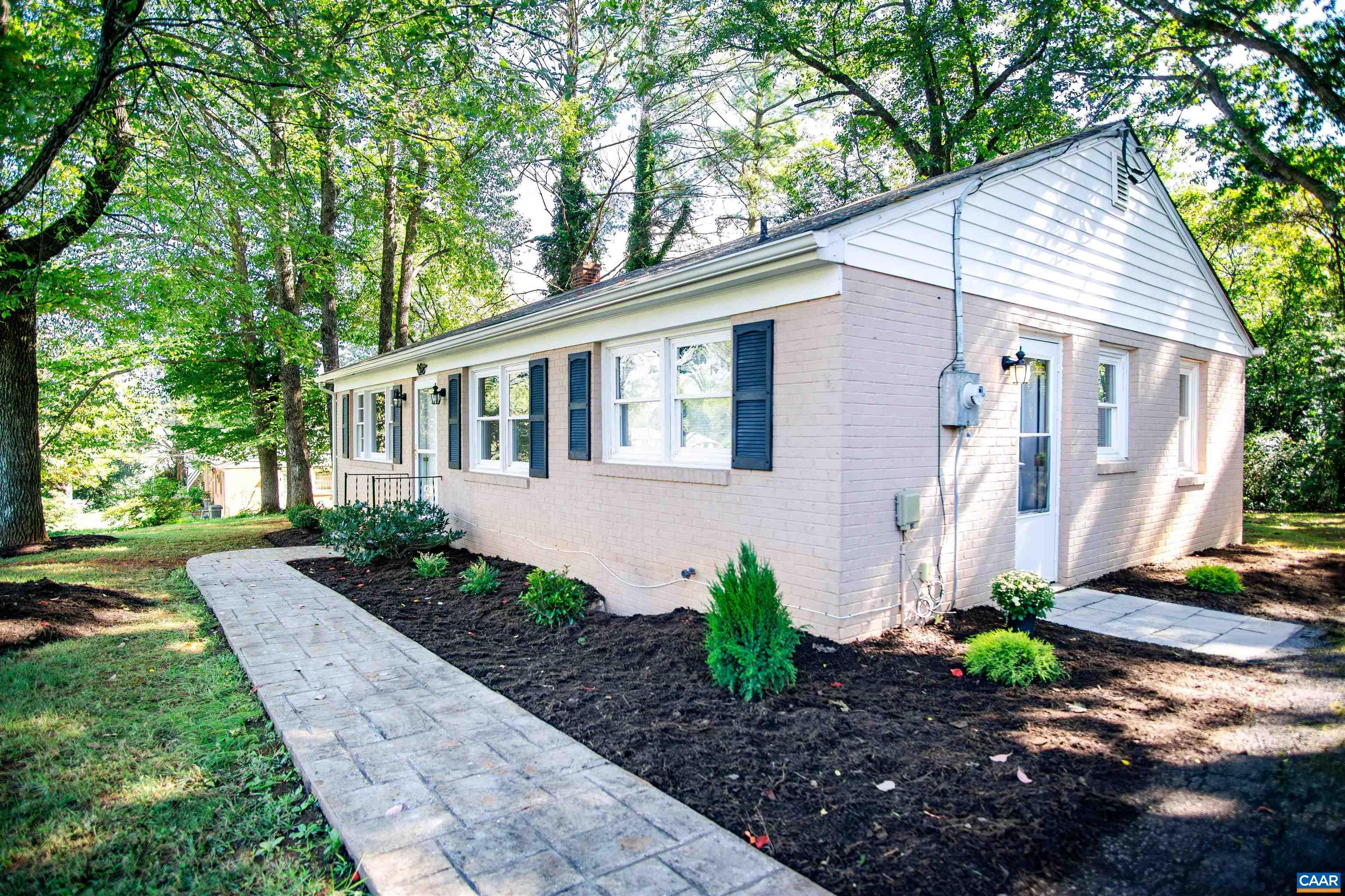 208 LOCUST LN