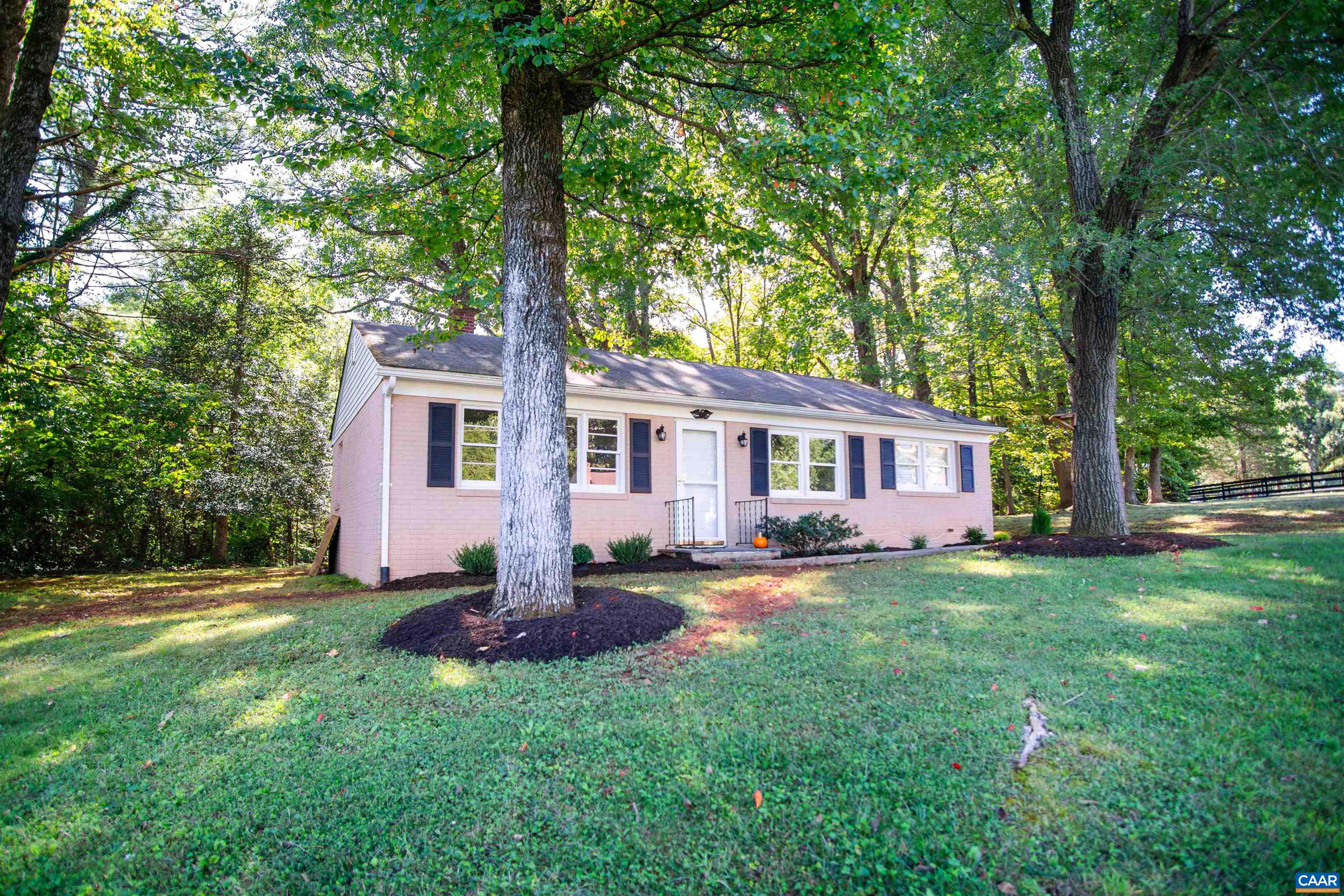 208 LOCUST LN