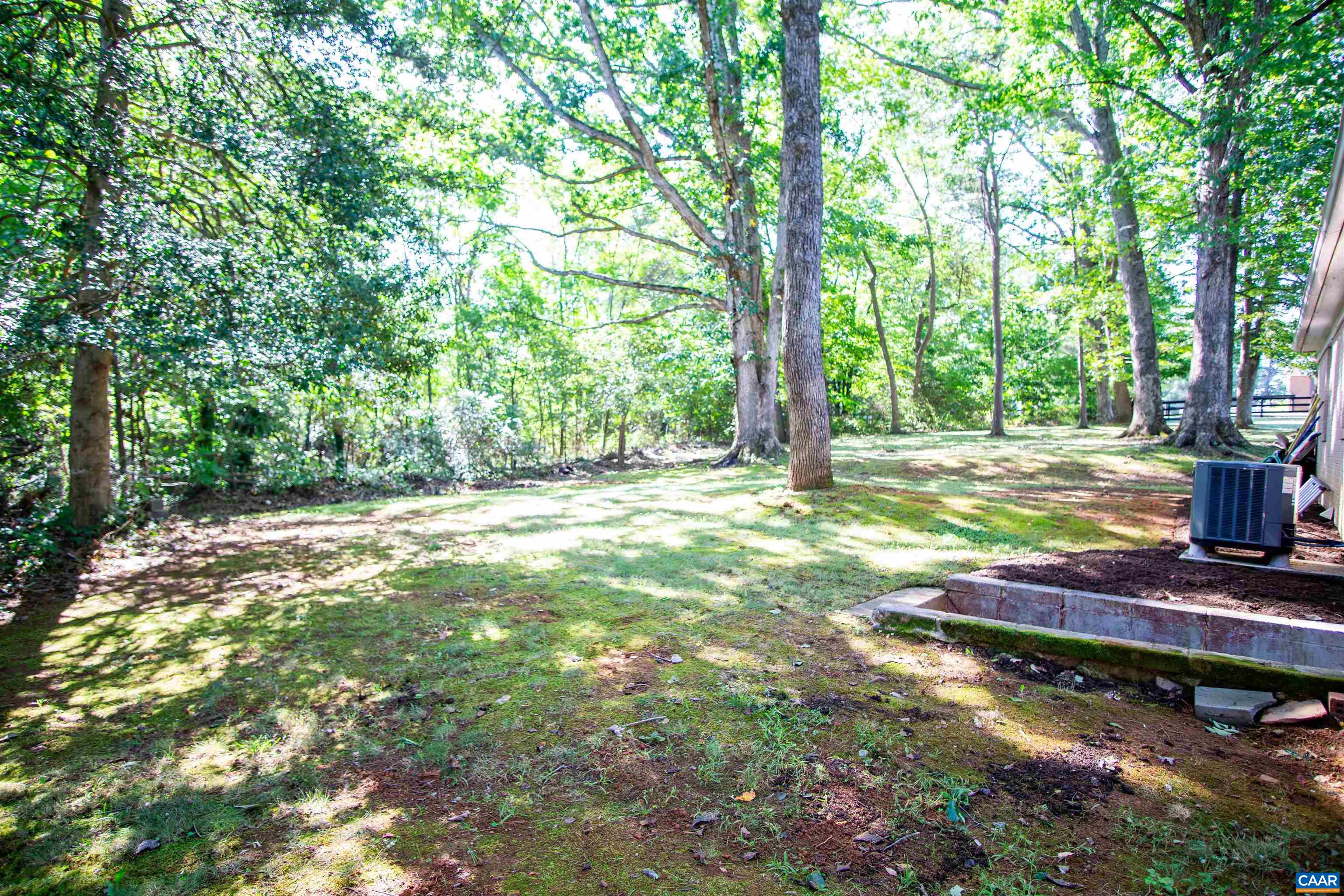 208 LOCUST LN